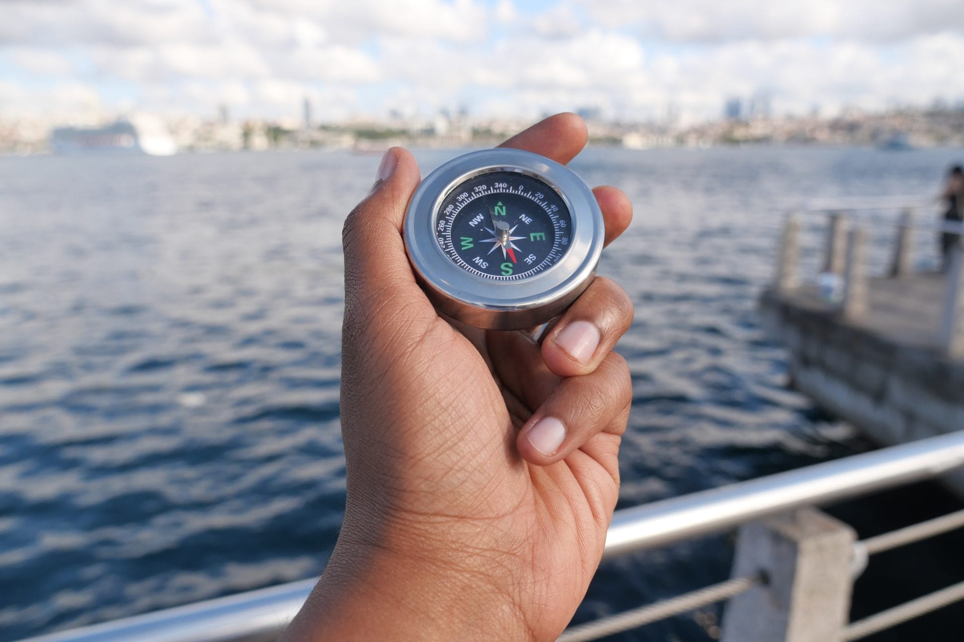 exploring-the-waterfront-with-a-compass-in-hand-2026-01-08-08-15-47-utc