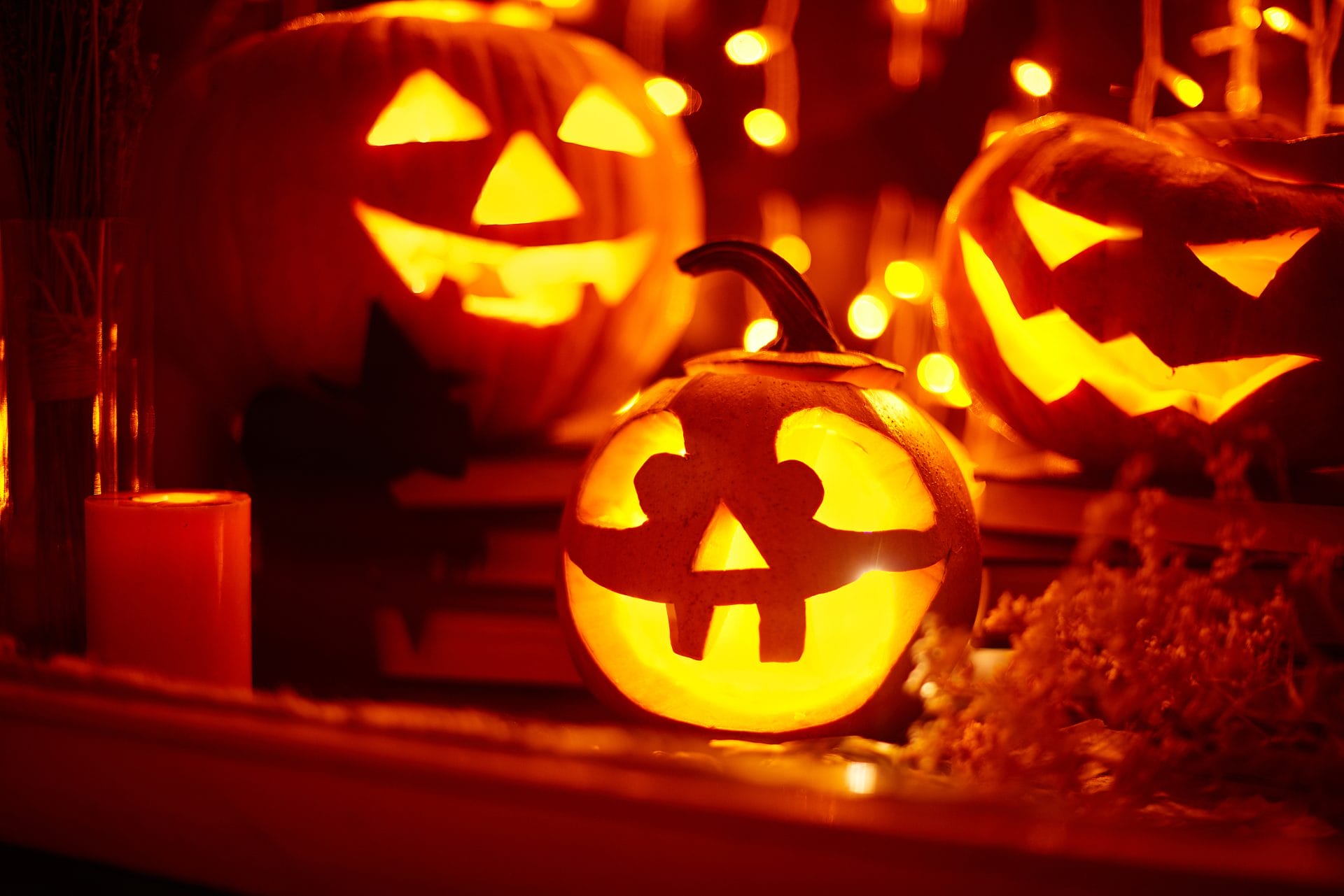 glowing-jack-o-lanterns-and-twinkling-lights-2026-09-24-11-33-17-utc